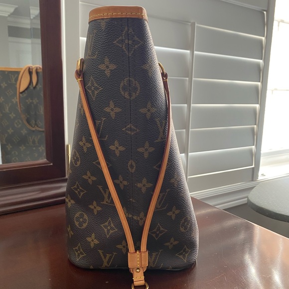 SOLD Louis Vuitton Neverfull MM with Pouch - Picture 3 of 14
